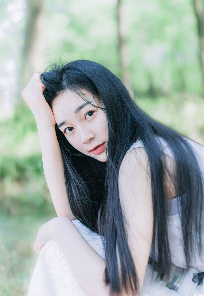 伏德心底突然一沉，脸上的笑容却极为自然：“将军说笑了，那江东人也不是神仙，怎会知道将军今日会来这里？”